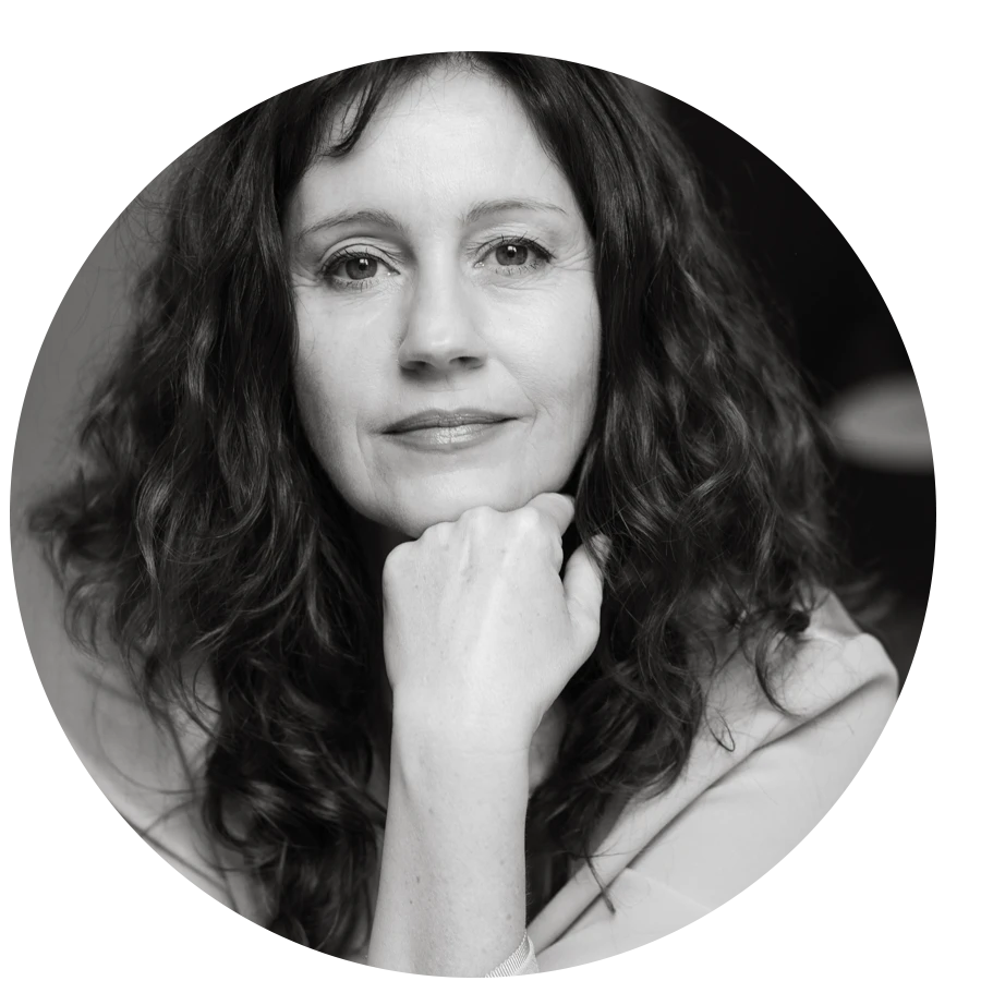 portrat_sw Autorin und Coach lächelnd